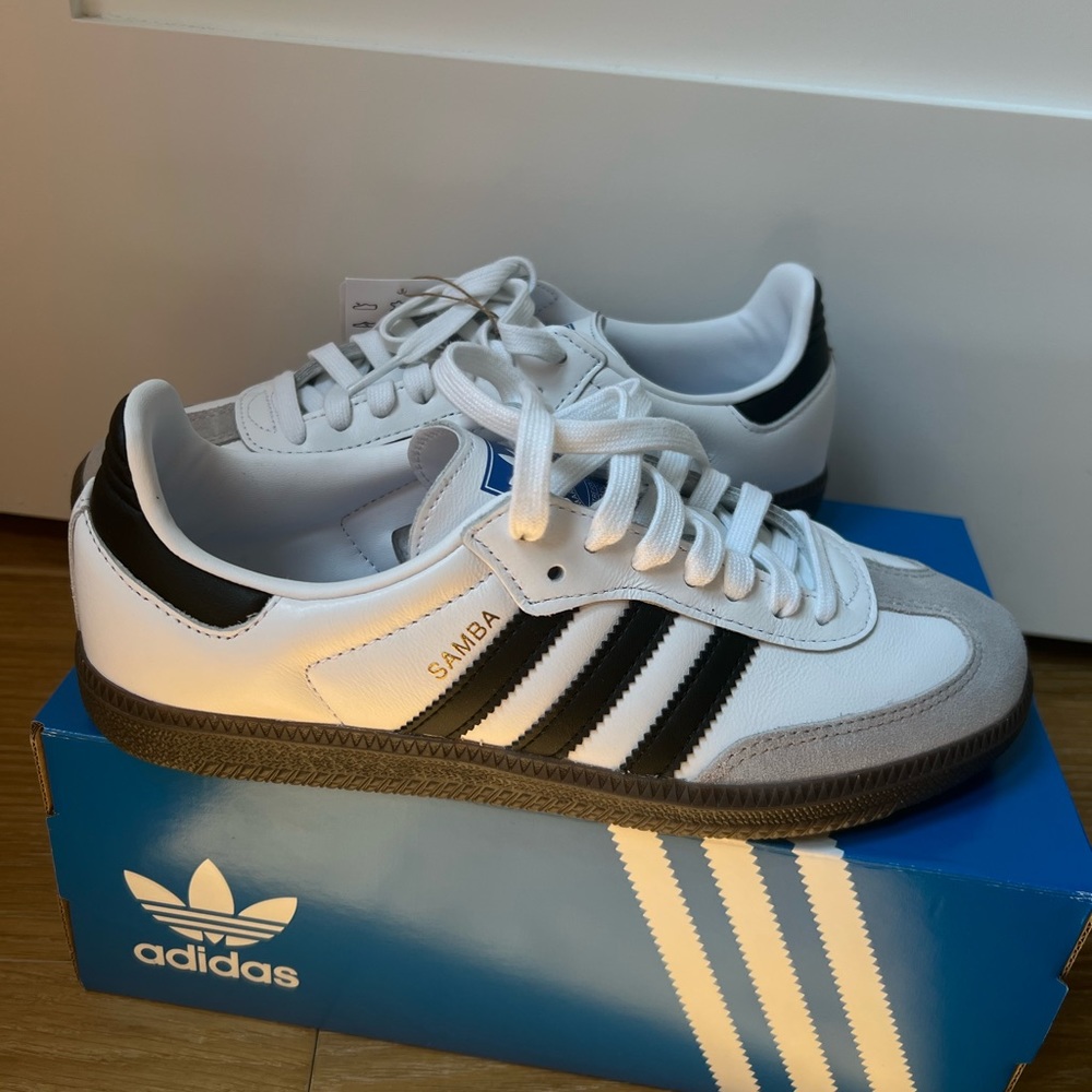 Adidas Samba running shoe